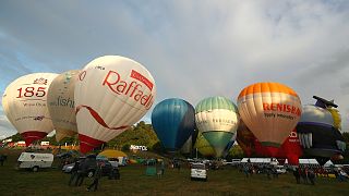 El mal tiempo impide la ascensión de globos en la "Bristol International Balloon Fiesta"
