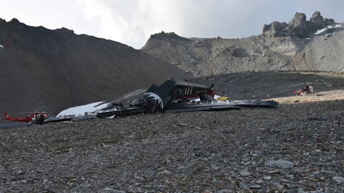 تحديد هويات ضحايا الطائرة السويسرية واستمرار التحقيق بشأن سقوطها