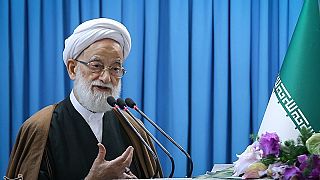 İranlı imam: Döviz stoku yapanlar ülkeye ihanet içinde