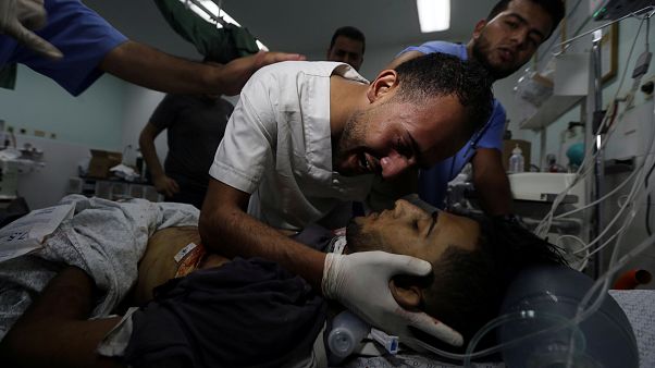 مقتل فلسطينيين أحدهما مسعف برصاص إسرائيلي خلال مظاهرة في قطاع غزة مقتل فلسطينيين أحدهما مسعف برصاص إسرائيلي خلال مظاهرة في قطاع غزة