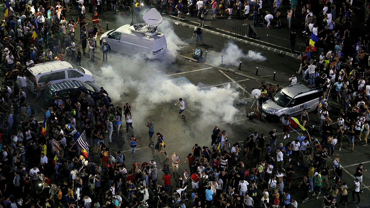 Violent clashes with police at Romanian protest rally