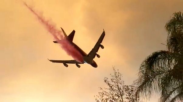 California, fiamme su Lake Elsinore California, fiamme su Lake Elsinore
