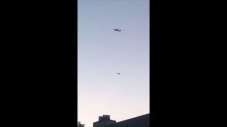 شاهد: طائرة حربية أمريكية تلاحق الطائرة المدنية المسروقة من مطار سياتل