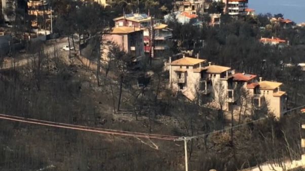 Incendi Grecia: si aggrava il bilancio delle vittime Incendi Grecia: si aggrava il bilancio delle vittime