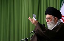 دستور خامنه‌ای به آملی لاریجانی: سریعا مفسدان اقتصادی را مجازات کنید