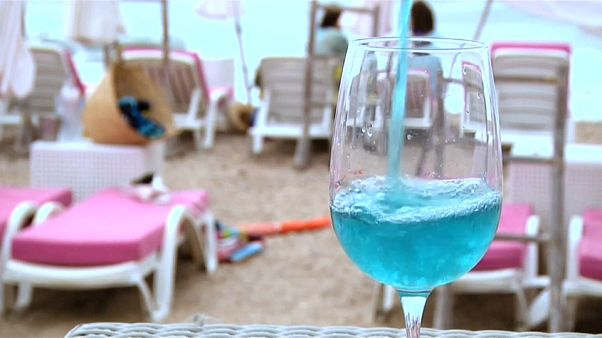 ¿Una copa de azul? ¿Una copa de azul?