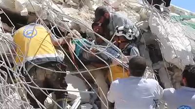 نجات زیر آوار ماندگان از انفجار سوریه توسط نیروهای امدادگر