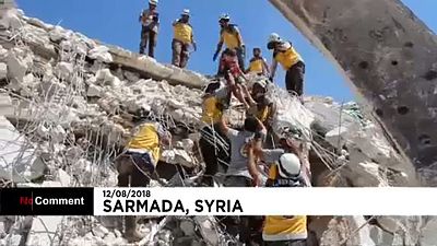 Συρία: Διάσωση ενηλίκων και παιδιών από τα ερείπια στην Ιντλίμπ