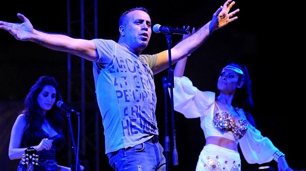 Haluk Levent Yves Rocher eyleminde Ahmet Kaya'dan söyledi: "Yalanmış, hepsi yalan..." Haluk Levent Yves Rocher eyleminde Ahmet Kaya'dan söyledi: "Yalanmış, hepsi yalan..."