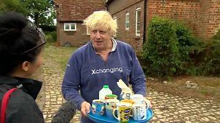 Tee gefällig? Boris Johnson in "humanitärer Mission"