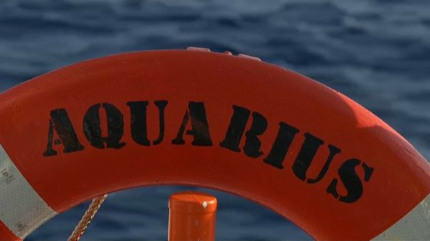 Mültecilere güvenli liman arayan Aquarius'ta bandıra krizi Mültecilere güvenli liman arayan Aquarius'ta bandıra krizi
