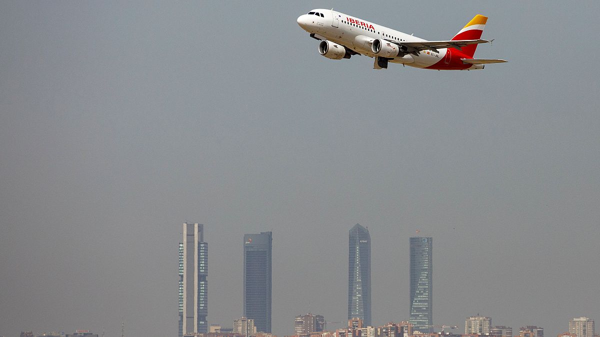 Los aeropuertos españoles registran un 3,2% más de viajeros en julio