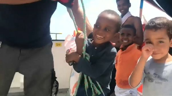 Aquarius: Os sorrisos dos 67 menores a bordo escondem a realidade Aquarius: Os sorrisos dos 67 menores a bordo escondem a realidade