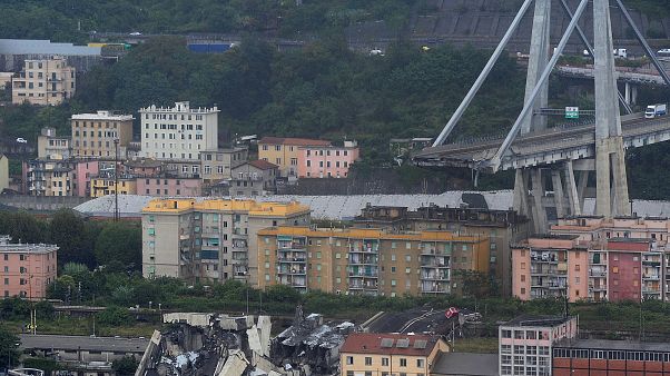 Vierspurige Autobahnbrücke in Genua eingestürzt: mindestens 30 Tote Vierspurige Autobahnbrücke in Genua eingestürzt: mindestens 30 Tote