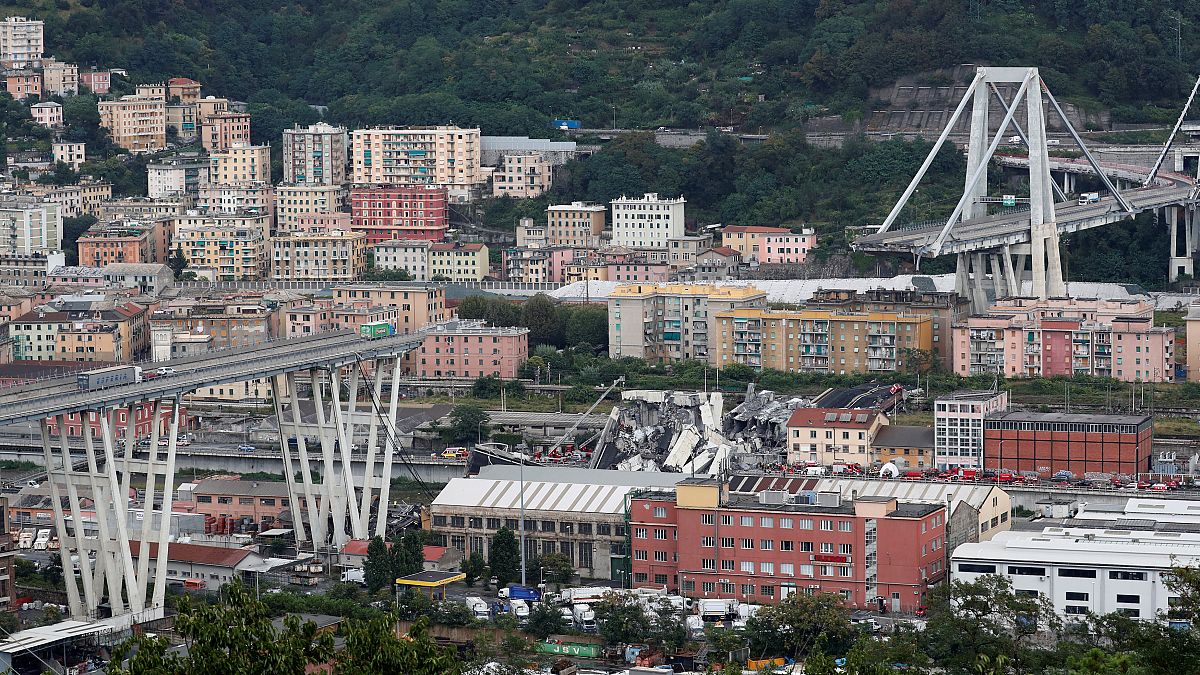 Crollo del ponte a Genova, un testimone: "Sembrava un film"