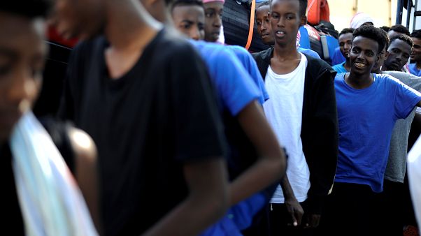 Malta abre su puerto al Aquarius y repartirá los inmigrantes en cinco países Malta abre su puerto al Aquarius y repartirá los inmigrantes en cinco países