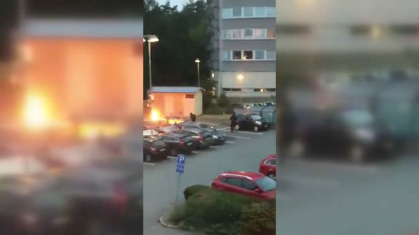Incendian más de un centenar de coches en Suecia Incendian más de un centenar de coches en Suecia