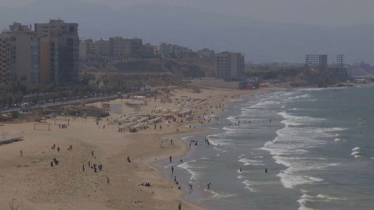 فيديو: شواطئ لبنان تعاني بسبب كارثة النفايات