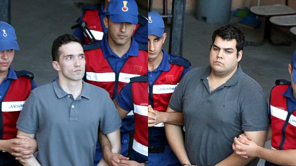 Yunan askerleri tutuksuz yargılanmak üzere serbest bırakıldı Yunan askerleri tutuksuz yargılanmak üzere serbest bırakıldı