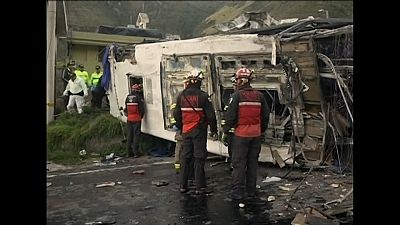 Ecuador permanece sumido en la tragedia tras un nuevo accidente de autobús 