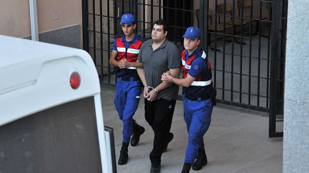 La Turquie libère deux soldats grecs La Turquie libère deux soldats grecs