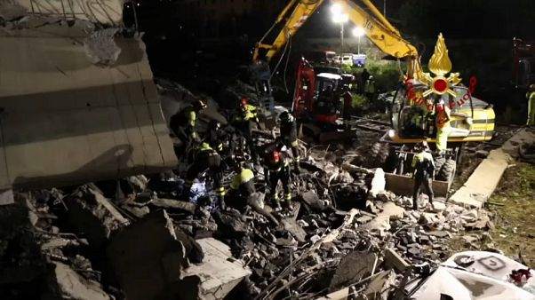 Genova, il vigile del fuoco Davide Capello: "sono precipitato per 40 metri nel vuoto" Genova, il vigile del fuoco Davide Capello: "sono precipitato per 40 metri nel vuoto"