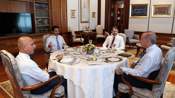 Cumhurbaşkanı Erdoğan ve Katar Emiri El Sani, Beştepe'de bir araya geldi. Cumhurbaşkanı Erdoğan ve Katar Emiri El Sani, Beştepe'de bir araya geldi.