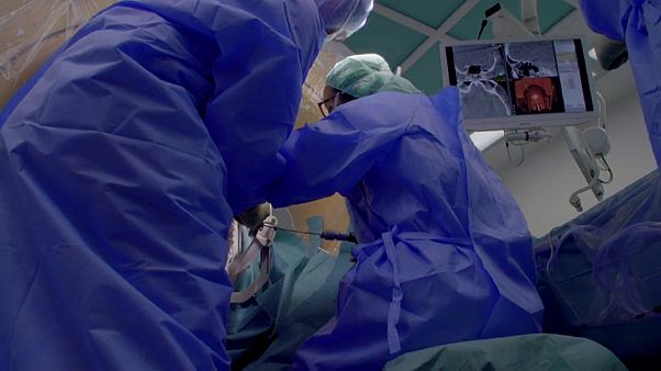 Epilepsie : opération à la fibre laser inédite en Europe Epilepsie : opération à la fibre laser inédite en Europe