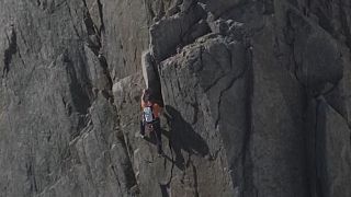 İsviçreli dağcı ekipmansız 4 bin 208 metrelik sarp kayalığa tırmandı