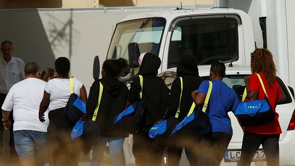 Ικανοποίηση των ΜΚΟ από τη λύση για τους μετανάστες του Aquarius Ικανοποίηση των ΜΚΟ από τη λύση για τους μετανάστες του Aquarius