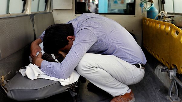 Al menos 48 muertos en un ataque en una escuela en Kabul Al menos 48 muertos en un ataque en una escuela en Kabul