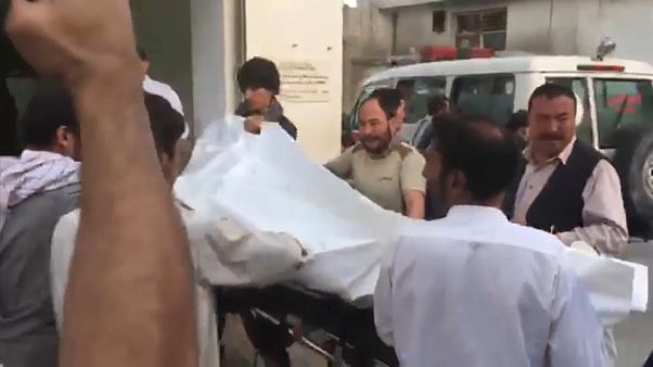 Dezenas de mortos em ataque suicida em Cabul Dezenas de mortos em ataque suicida em Cabul
