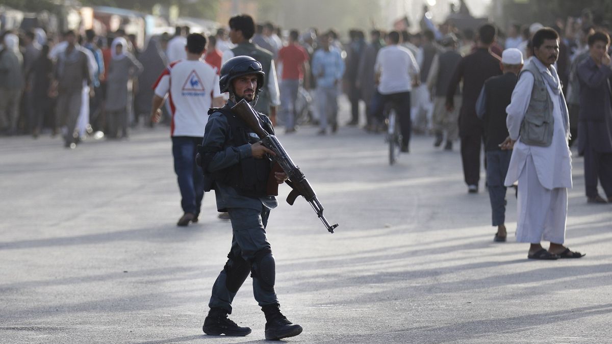 Πολύνεκρη επίθεση αυτοκτονίας στην Καμπούλ 