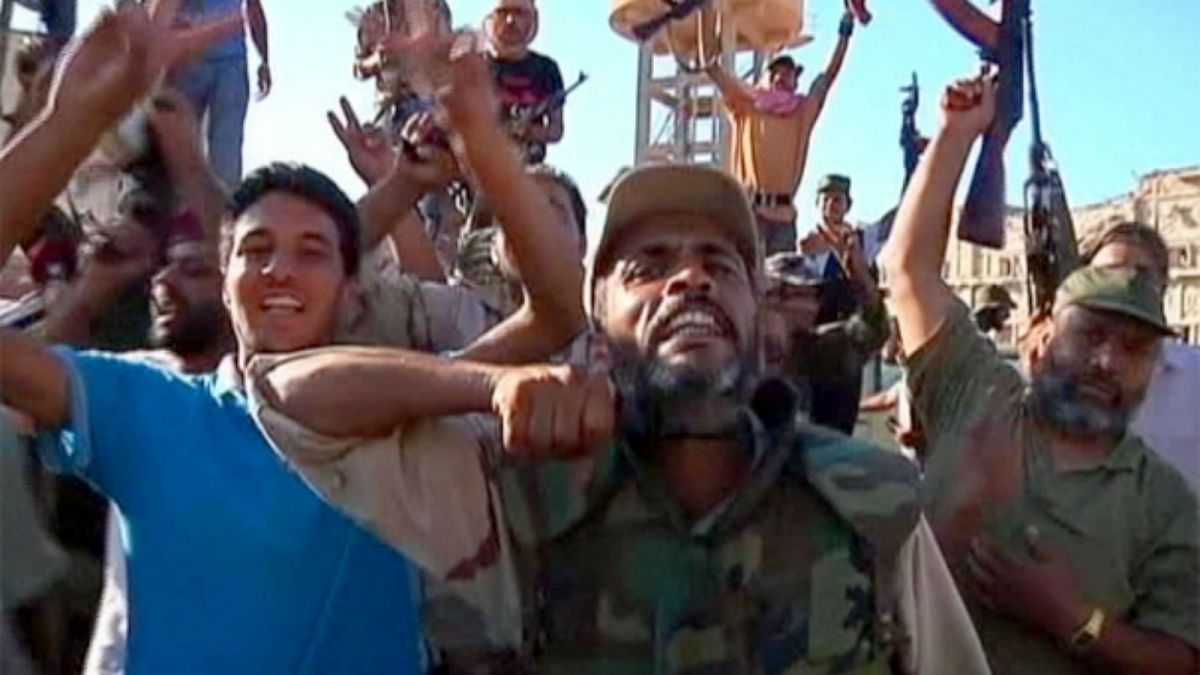 الإعدام بحق 45 عنصرا من ميليشيا القذافي قتلوا متظاهرين أثناء الثورة
