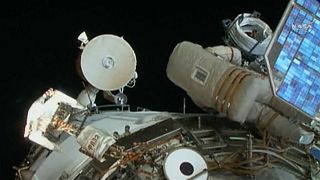 Космонавты задержались на два часа 