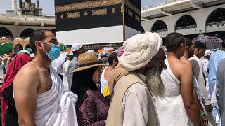 Yüz binlerce Müslüman Hac için Mekke'de buluştu