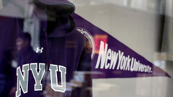 New York Üniversitesi tıp öğrencilerinin harçlarını üstlendi New York Üniversitesi tıp öğrencilerinin harçlarını üstlendi