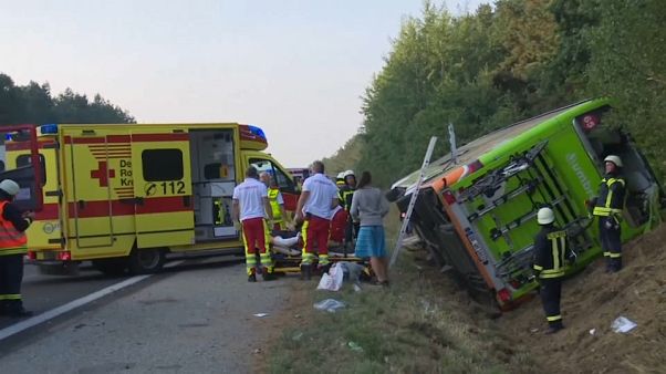 Germania: bus si ribalta, 16 feriti Germania: bus si ribalta, 16 feriti