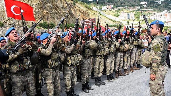 Bedelli askerlik rekora koşuyor: 340 bin kişi başvurdu, en az 5 milyar TL gelir elde edildi Bedelli askerlik rekora koşuyor: 340 bin kişi başvurdu, en az 5 milyar TL gelir elde edildi