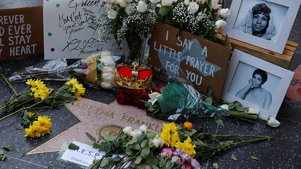 Aretha Franklin, il tributo dei fan da Hollywood e Detroit Aretha Franklin, il tributo dei fan da Hollywood e Detroit