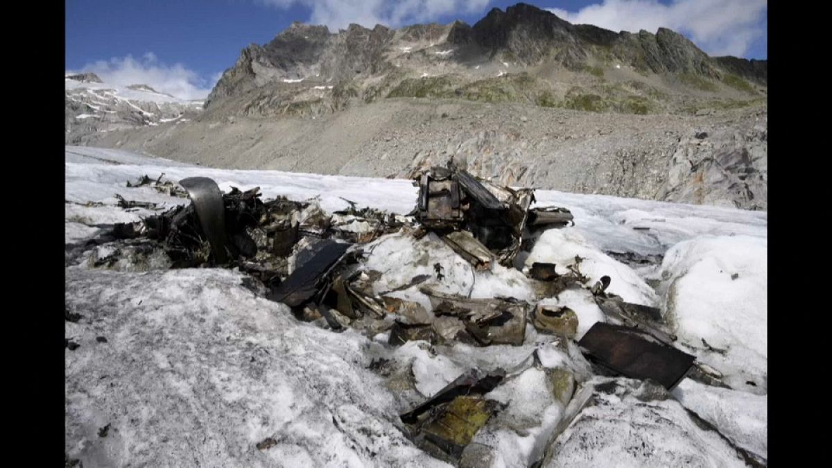 Schianto nel 1946, i resti dell'aereo da guerra sulle Alpi