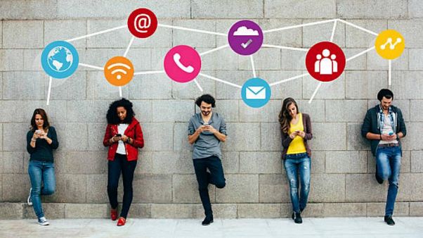 دراسة : استخدام الإنترنت يتزايد لكن العالم "مُقسّم رقمياً" والعالم الثالث مهتم أكثر بمواقع التواصل دراسة : استخدام الإنترنت يتزايد لكن العالم "مُقسّم رقمياً" والعالم الثالث مهتم أكثر بمواقع التواصل