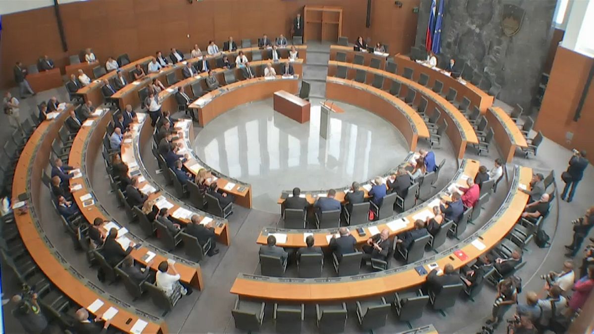 Slowenien bekommt Minderheitsregierung unter Politneuling Sarec 