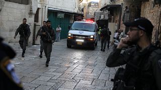 شاهد: مقتل فلسطيني حاول طعن جندي إسرائيلي في القدس المحتلة