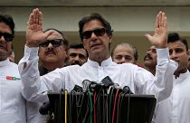 Pakistan'da eski kriket yıldızı İmran Han yemin ederek başbakanlık görevine başladı