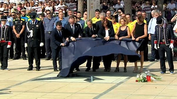 Spagna, anche Cambrils si è fermata per il primo anniversario dell'attentato Spagna, anche Cambrils si è fermata per il primo anniversario dell'attentato