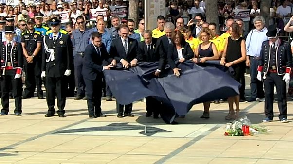 Das Gedenkmosaik wird in Cambrils enthüllt Das Gedenkmosaik wird in Cambrils enthüllt