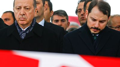 Erdogan challenges economy 'game-players' as currency plummets