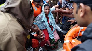 Eine Frau aus Kerala wird gerettet