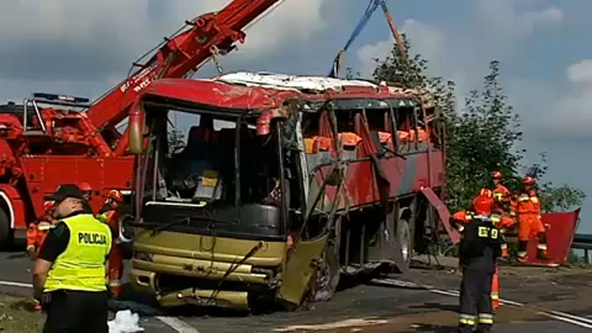 Lengyelországi buszbaleset: a sofőrt gyanúsítják